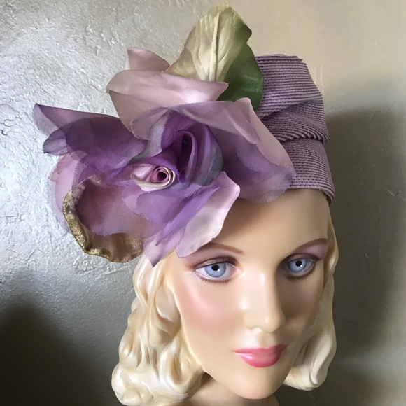 FABULOUS VINTAGE LAVENDER STRAW HAT WITH LARGE FABRIC FLOWER AND LEAVES main image 5